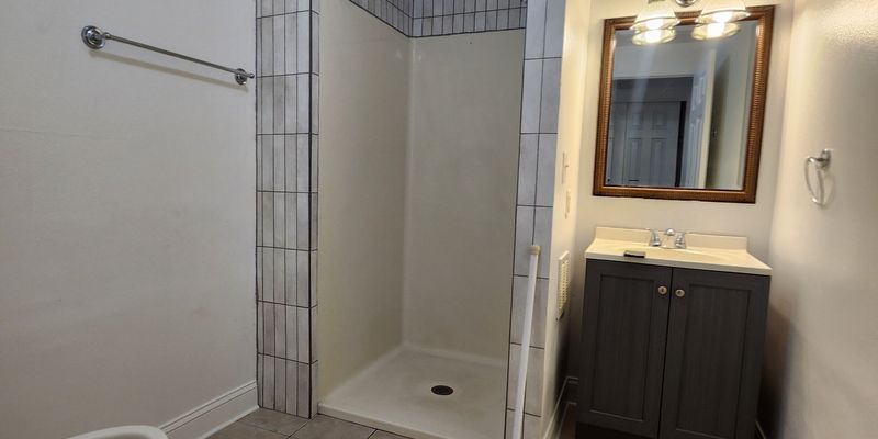 West Allis Apartment: 6914 W Lincoln Ave