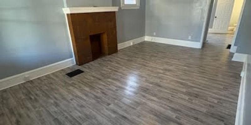 Columbus House: 1341 E Long St