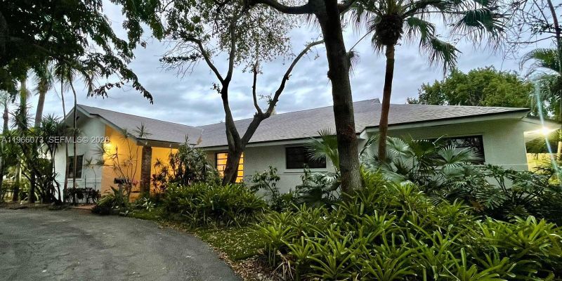 Palmetto Bay House: 8501 SW 178th St #8501