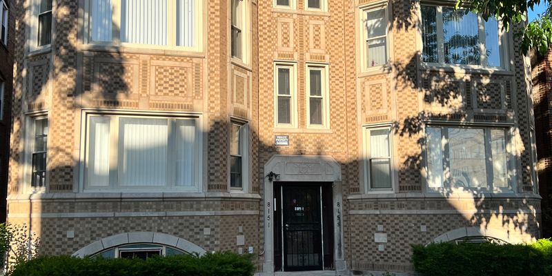 Chicago Apartment: 8155 S Paulina St