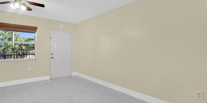 Hialeah House: 2560 W 60th St
