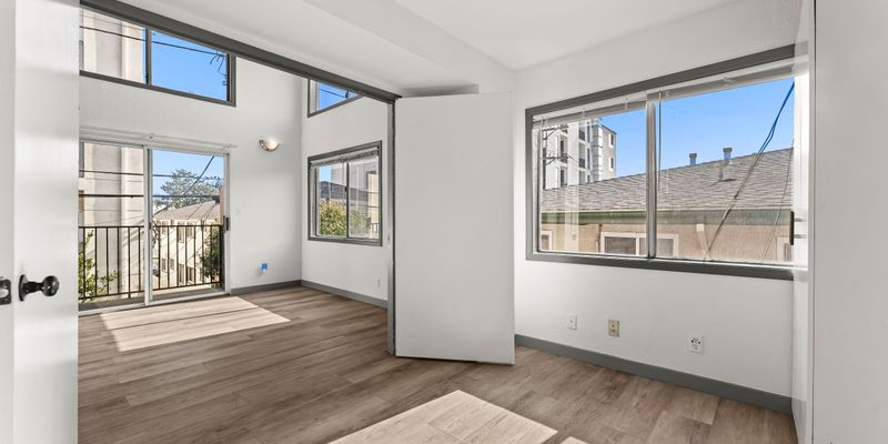 Los Angeles Apartment: 1540 South Fairfax Avenue