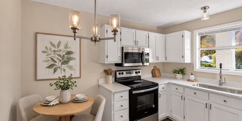 Lexington Apartment: 101 Bay Meadow Ct