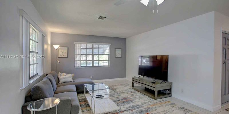 Dania Beach House: 418 SE 4th St