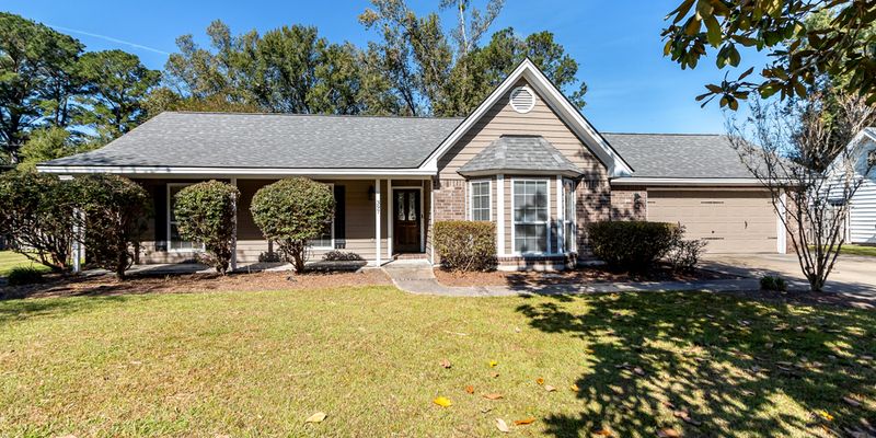 Richmond Hill House: 397 Greenwich Dr