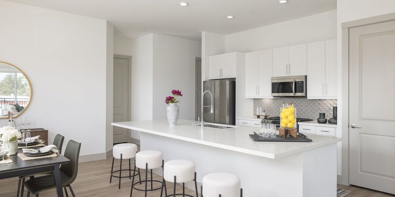 Houston Apartment: 2148 Bevis St