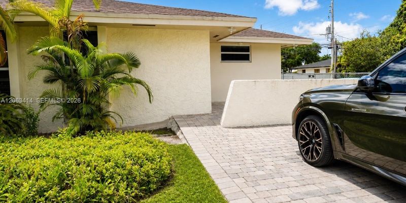 MIAMI House: 5780 sw 61st ST #5782