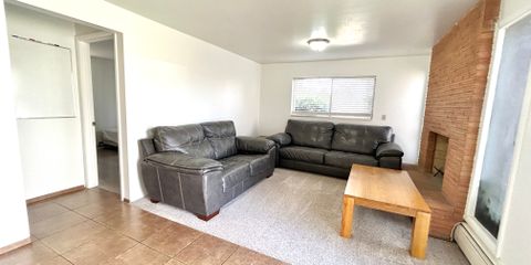 Pinnacle Unit C 2 Living.JPG