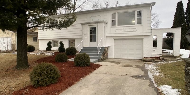 Country Club Hills House: 4265 188th St