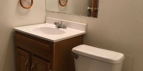516C downstairs bath.jpg