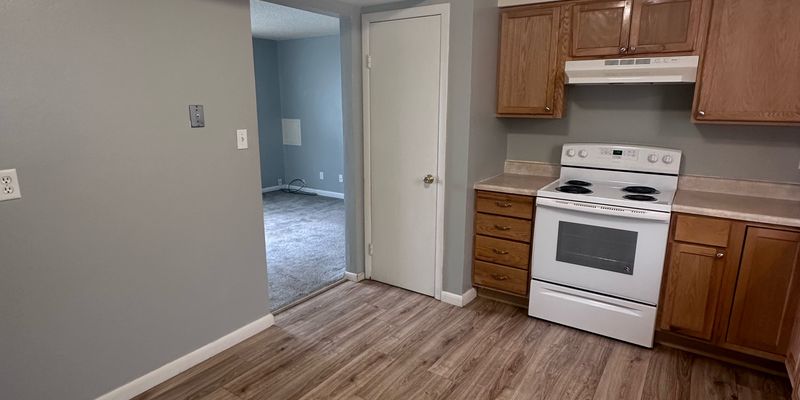 Rawlins Apartment: 1627 W Maple St