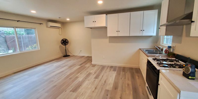 Pomona House: 566 East Fernleaf Avenue #B