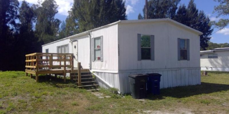 North Fort Myers House: 2063 Laurel Ln