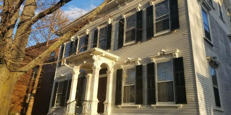 Portsmouth Apartment: 425 Middle Street