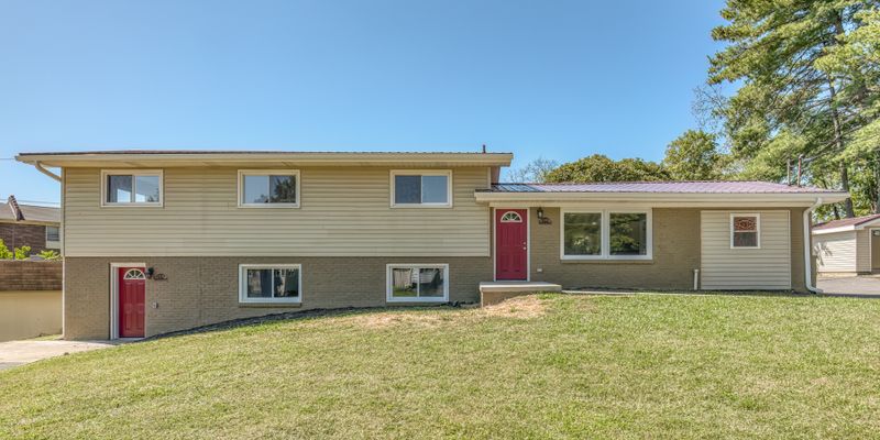 Bristol Multiplex: 1216 Norway St