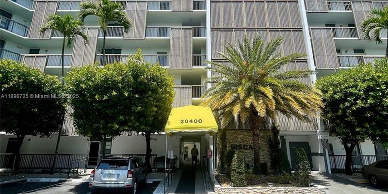 Aventura Condo: 20400 W Country Club Dr