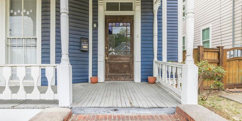 Macon House: 218 Orange St