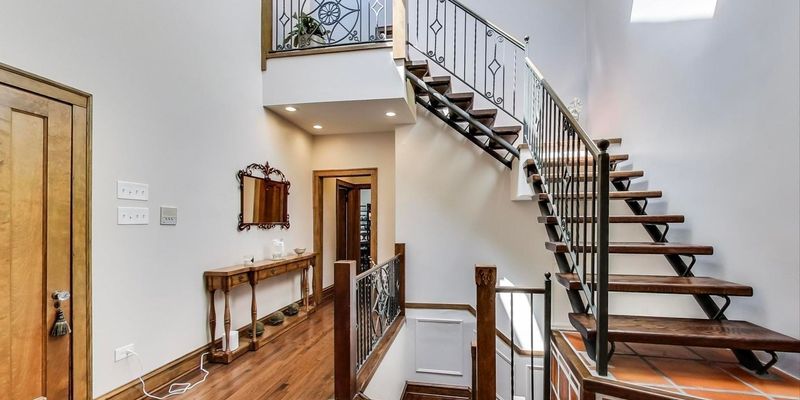 Chicago Apartment: 920 W George St