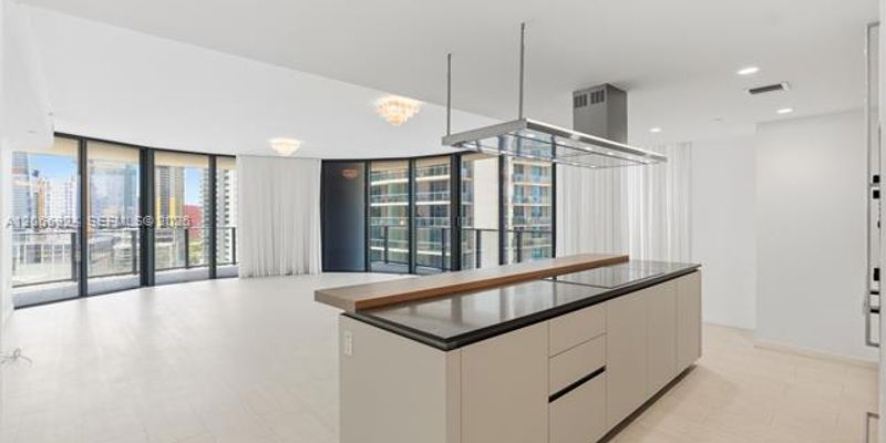 Miami Apartment: 1000 Brickell Plaza