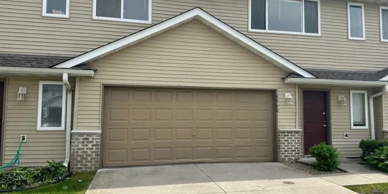 Monticello House: 6960 91st St NE