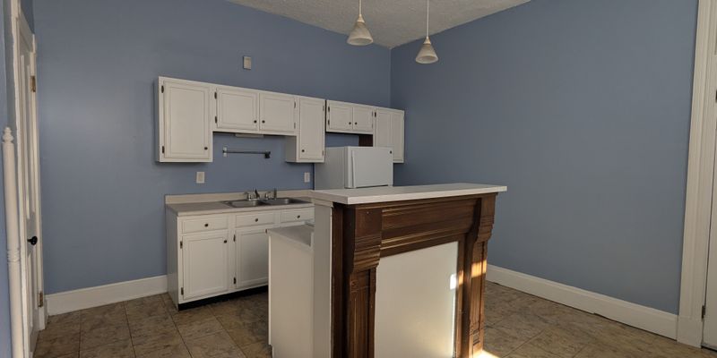 Cincinnati Apartment: 2143 W Clifton Ave
