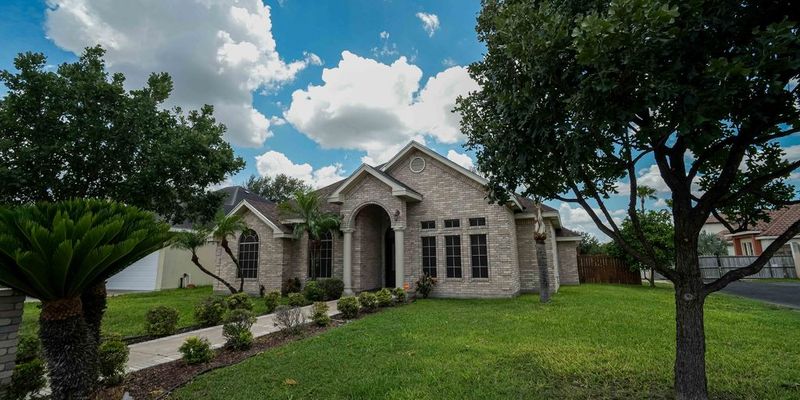 Edinburg House: 3344 Midlands Cir
