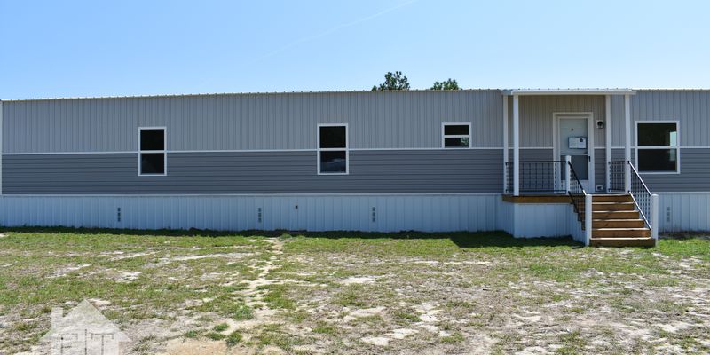 Jefferson House: 69 Rolandale Ln