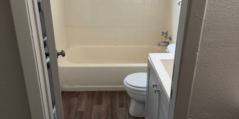 Longview Apartment: 1200 Fourth St