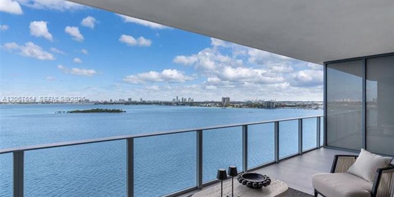 Miami Condo: 700 NE 24th St