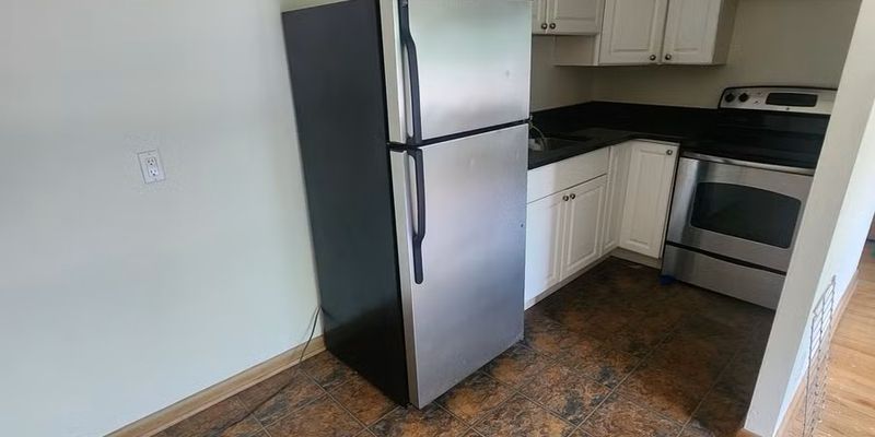 Milwaukee Apartment: 3235 S 48th St