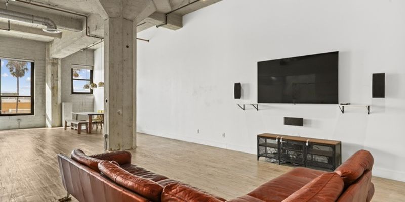 Long Beach House: 115 W 4th St #U W20919D