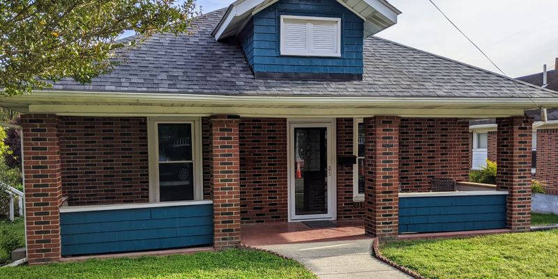 Roanoke House: 766 Arbutus Avenue Southeast