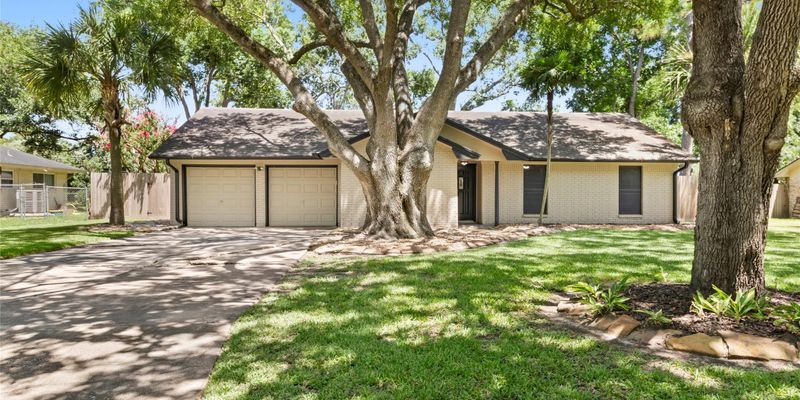 Alvin House: 112 E Wildwinn Dr