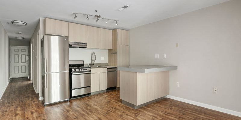 Charleston Apartment: 40 Bee St