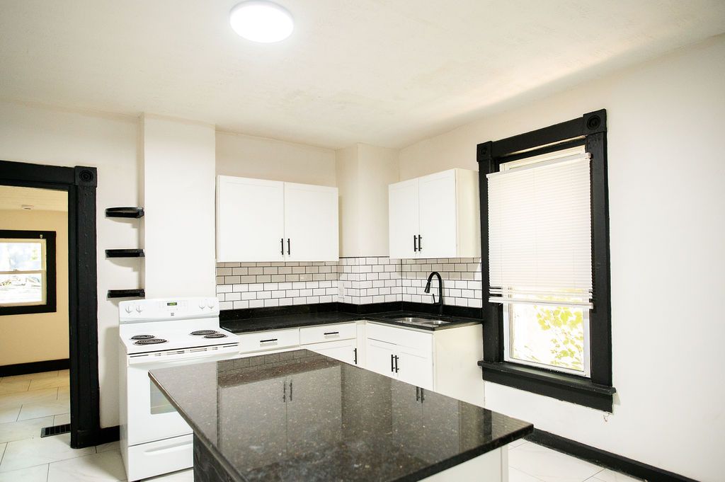 415 Brightwood Ave photo 13
