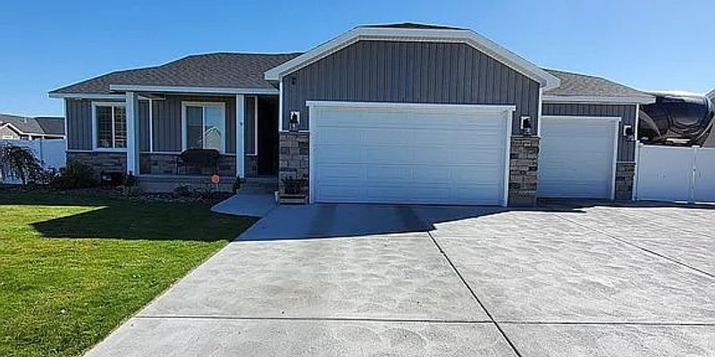 Idaho Falls House: 311 Emery Ln
