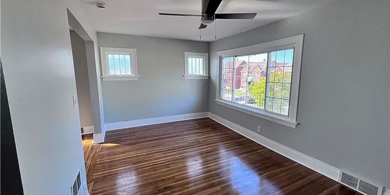 Buffalo Apartment: 146 Ramsdell Ave