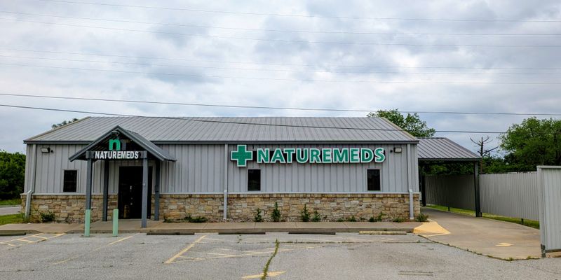 Ardmore House: 1106 S Commerce St