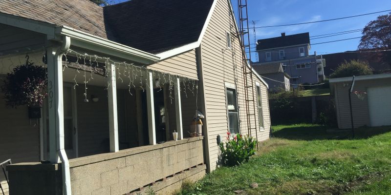 Veedersburg House: 307 N Walnut St