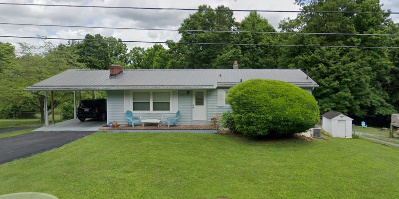 Bristol House: 340 Booher Ln