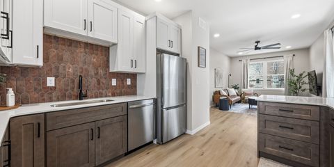 918_7th_St_SE (32 of 62).jpg