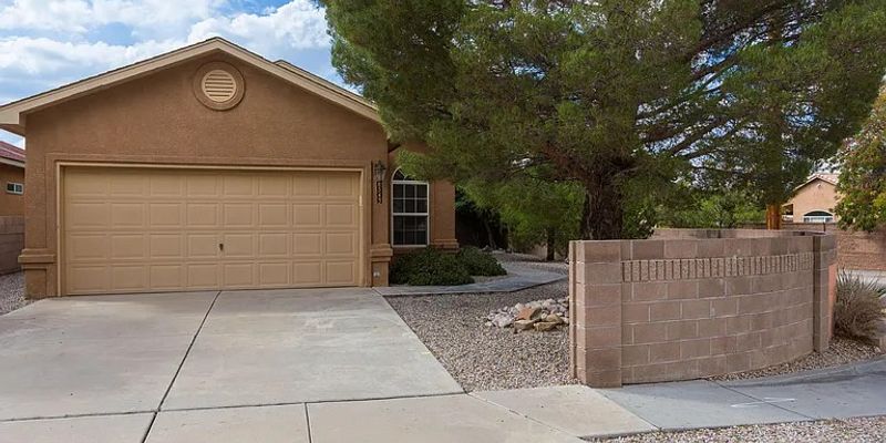 Albuquerque House: 8543 Murrelet Dr NE
