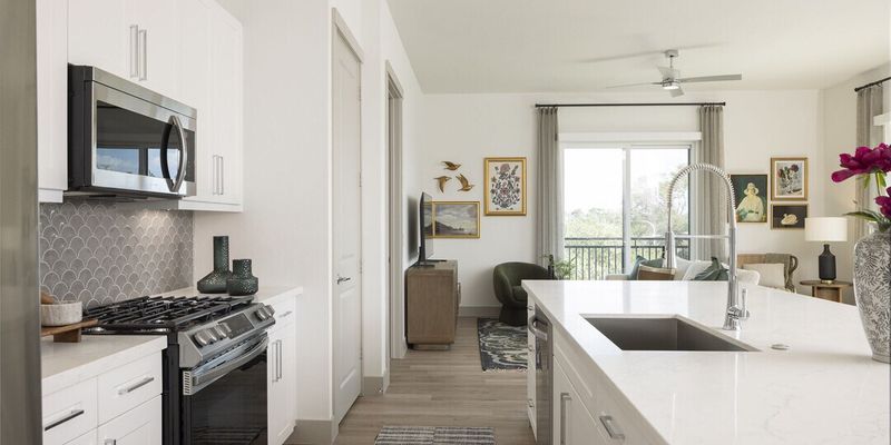 Houston Apartment: 2148 Bevis St