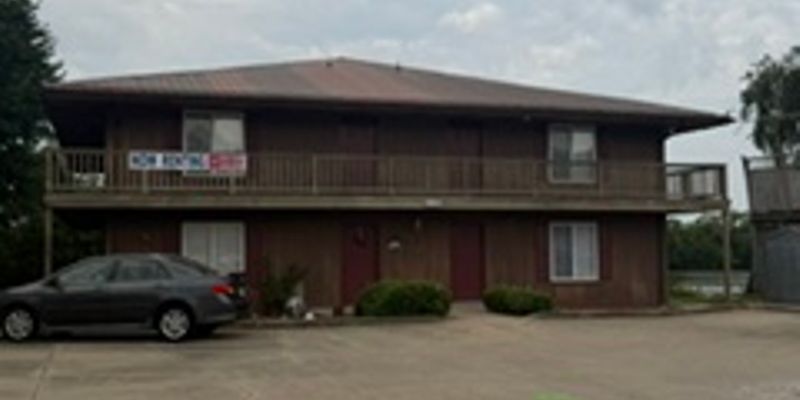 Vincennes Apartment: 2025 College Avenue