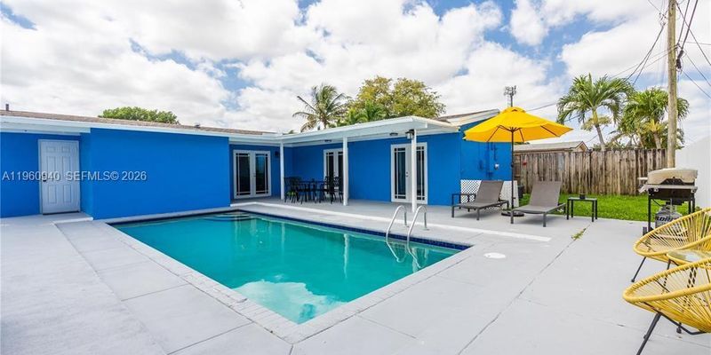 Hollywood House: 7831 Hope St