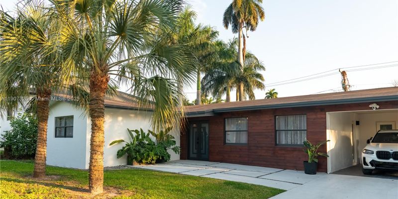 Miami House: 1424 NE 118th St