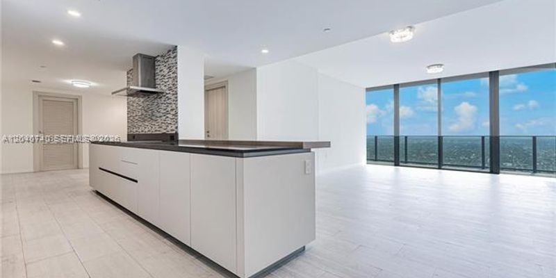 Miami Condo: 1000 Brickell Plaza