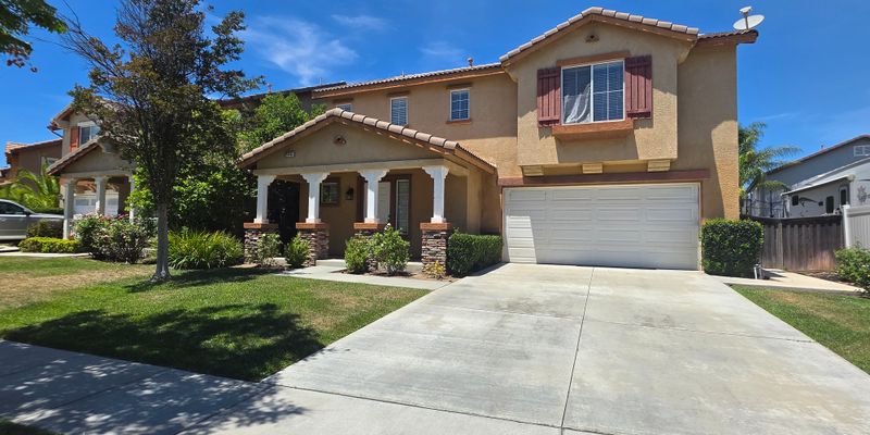 Murrieta House: 23752 Pepperleaf St