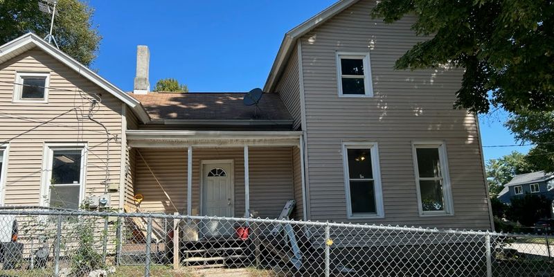 Buchanan House: 301 Main St