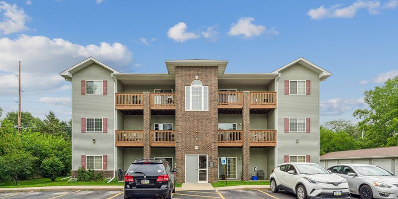 North Liberty Condo: 80 Circle Dr